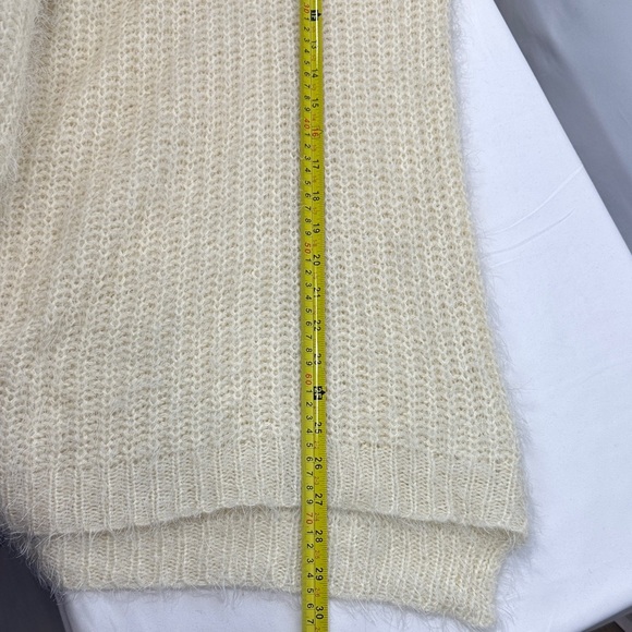 Easel Los Angeles Ivory Fuzzy Knit Oversized Sweater Sz S/M Soft Cozy Pullover - Picture 6 of 7